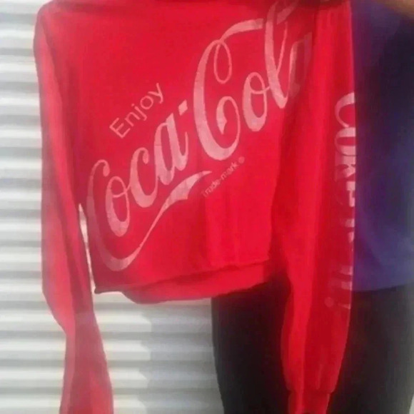 Coca Cola cool graphic cropped red tshirt - Picture 1 of 5